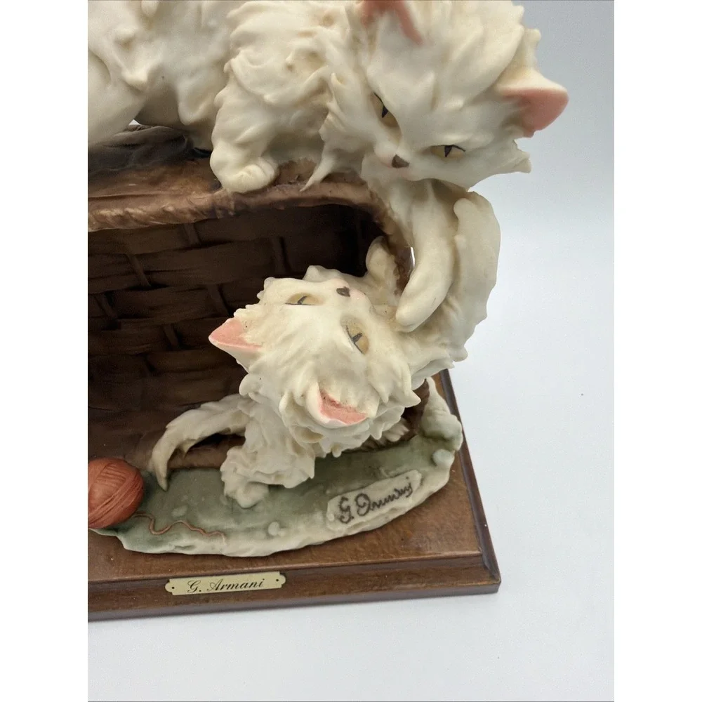 Vtg G Armani Fine Porcelain Figurine Wicker Basket w/ 2 Playful Cats Italy 1982